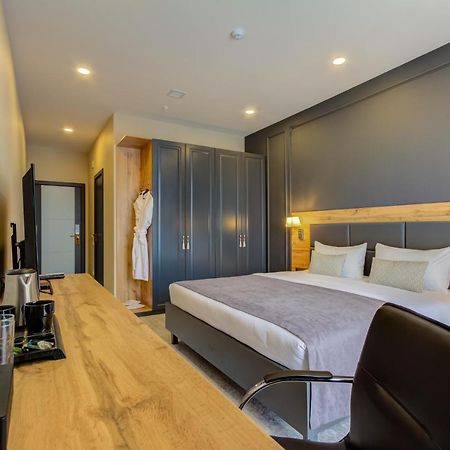 Aurum Hotel 比什凯克 外观 照片